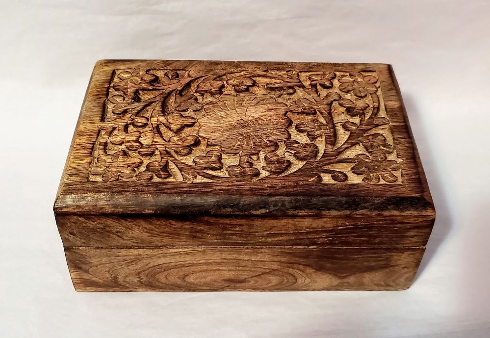 Daisy Carved Wooden Box (6x4")